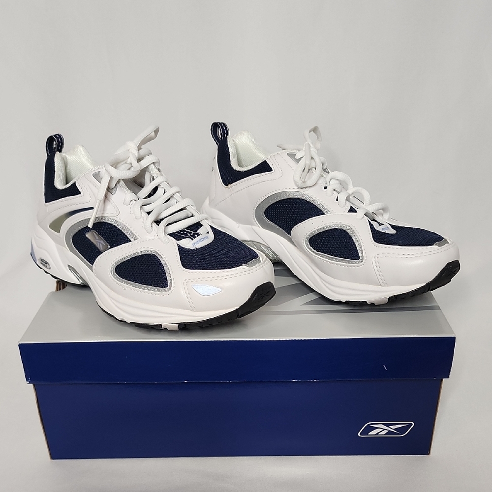 Reebok DMX MAX EVERWALK 2 Classic White and Navy Athletic Shoes SIZE 6 1/2